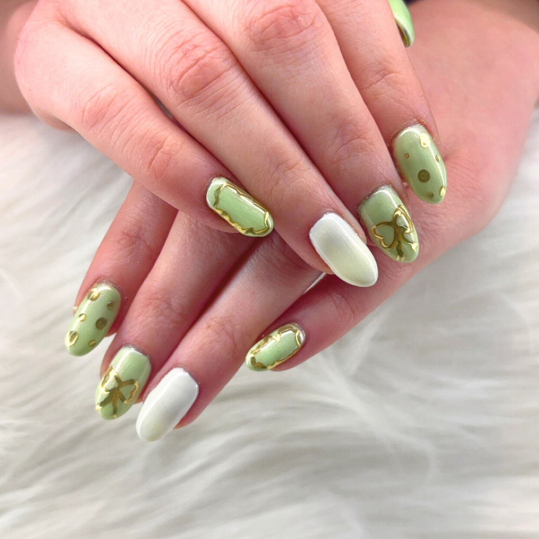 Green gel nails